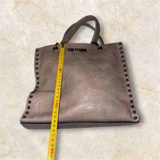 Bolso Guess Rosa Palo Tachuelas
