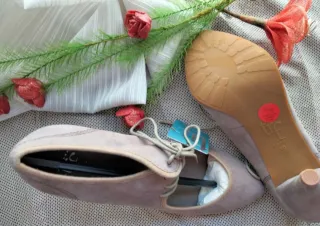 ZAPATOS TACÓN MEDIO ROSAS.