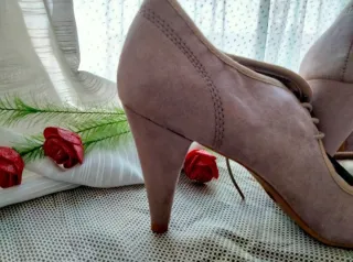 ZAPATOS TACÓN MEDIO ROSAS.