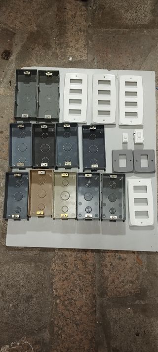 Cajas y Placas Empotrar Metrópoli
