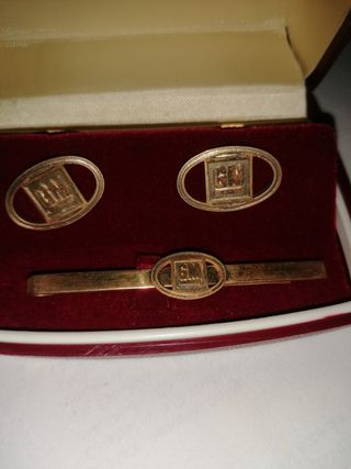 Gemelos y pasador de corbata GM vintage