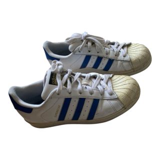 Adidas Superstar bianche con dettagli blu
