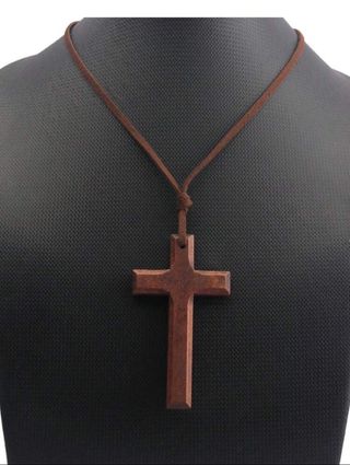 Collar Cruz Madera y Cuero