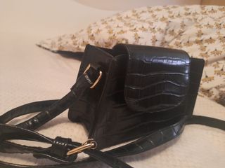 Bolso negro efecto piel cocodrilo