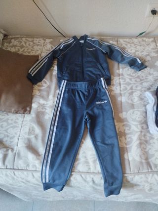 Chándal Adidas azul y blanco