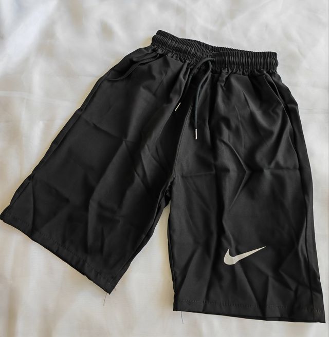 Conjunto Pantalón corto deportivo y camisetas