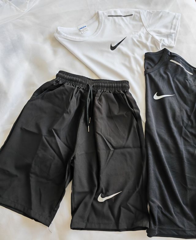 Conjunto Pantalón corto deportivo y camisetas