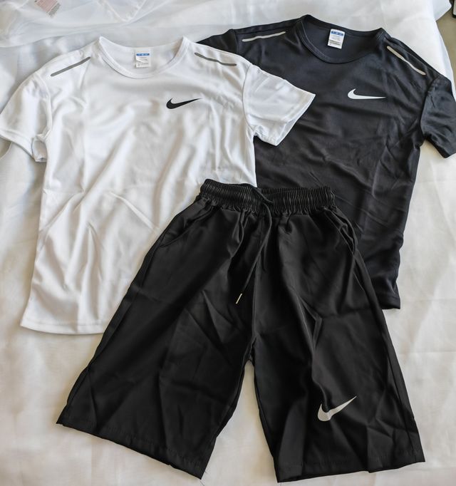 Conjunto Pantalón corto deportivo y camisetas