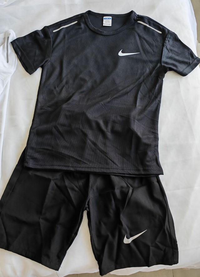 Conjunto Pantalón corto deportivo y camisetas
