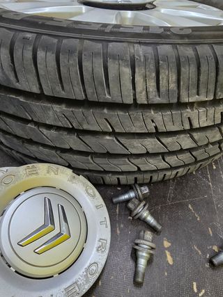 Llantas y Neumáticos 215/55/R16 al  (99%)nuevos 25