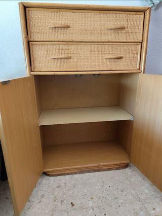 Cassettiera in vimini e legno