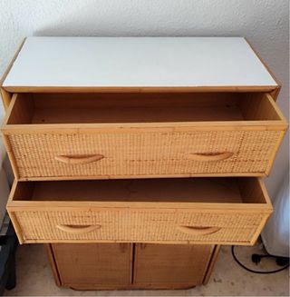 Cassettiera in vimini e legno