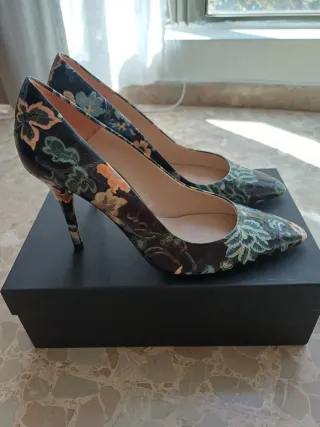 Zapatos tacón Massimo Dutti estampado floral