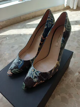 Zapatos tacón Massimo Dutti estampado floral