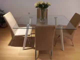Mesa comedor cristal y 4 sillas