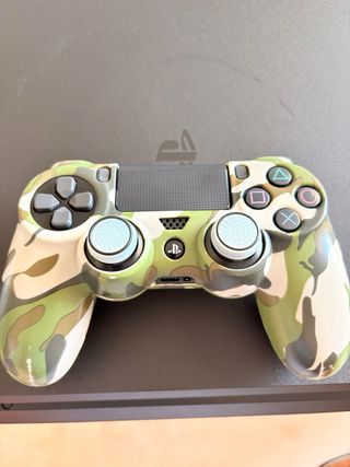 PS4 Slim 500GB + Mando Camuflaje + 3 Juegos