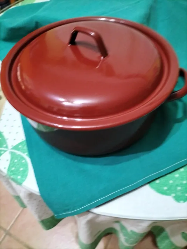 Cacerola de porcelana marrón