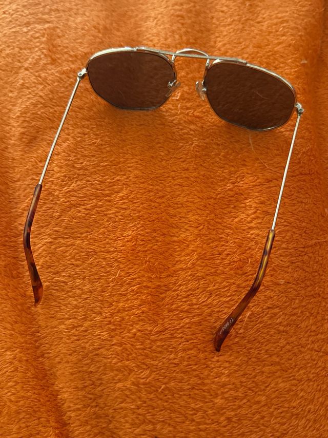 Gafas de sol vintage doradas y plateadas