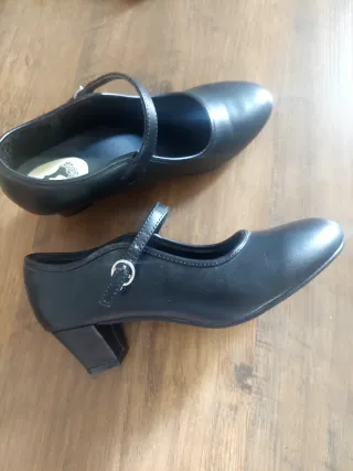 Zapatos de flamenco negros