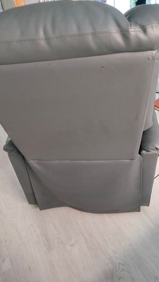 Sillón reclinable eléctrico polipiel con ruedas.

