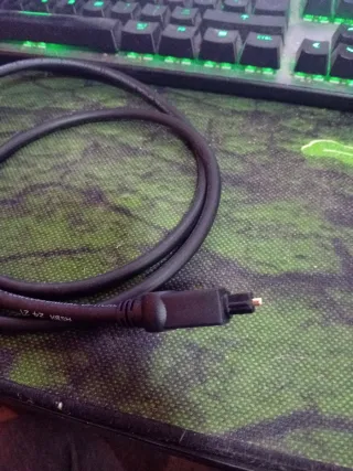 Cable Óptico Amazon Basics