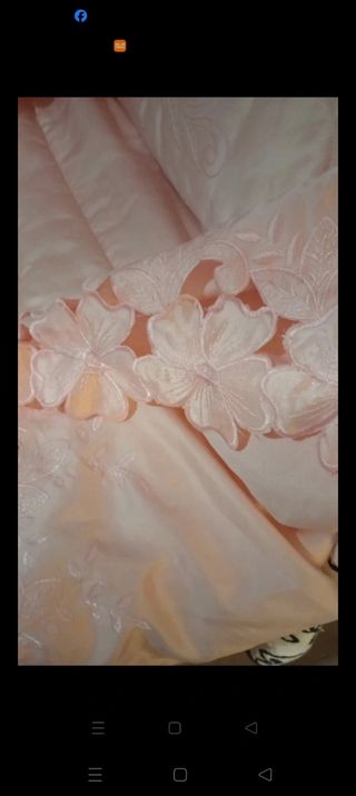 Edredón bordado , rosa con bordado floral