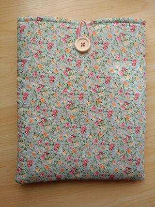 Funda literaria floral