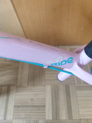 Bicicleta sin pedales rosa