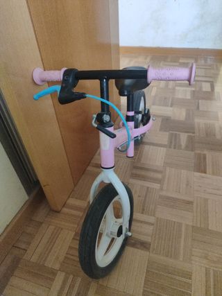 Bicicleta sin pedales rosa