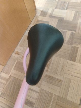Bicicleta sin pedales rosa