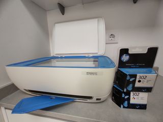Impresora HP DeskJet 3637 con escáner