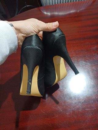 Zapatos de tacón Alex Silva negros