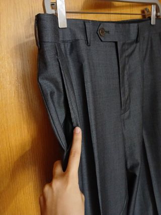 Traje de hombre negro.
