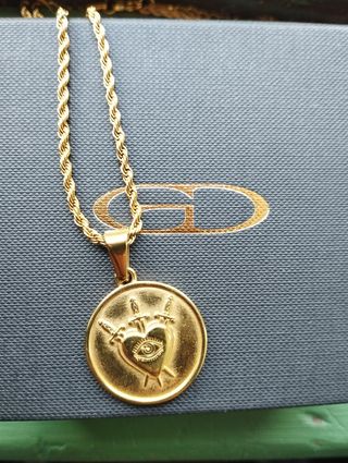 Colgante Gold Dealers chapado en oro 18k