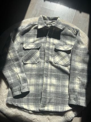 Talla S/M ya que es más grande tipo overside 
