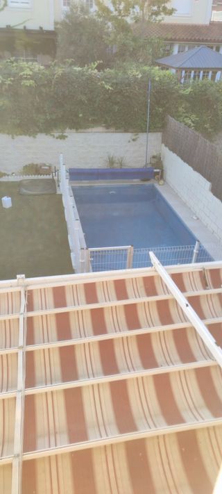 Valla metálica para piscina blanco