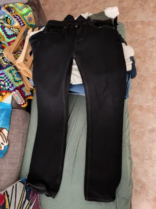 Pantalón tejano negro