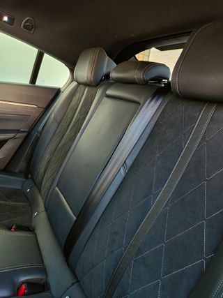 Peugeot 508 GT BlueHDI 180 S&S EAT8
Equipado compl