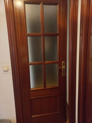 Puertas de madera  con cristal y sin cristal