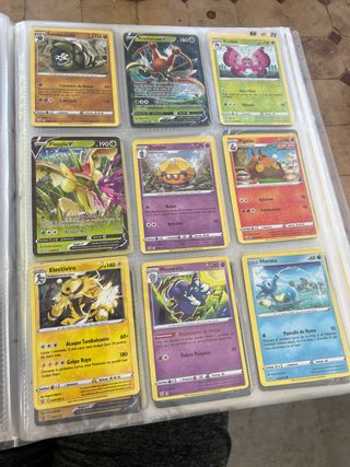 Álbum de cromos Pokémon sin revisar