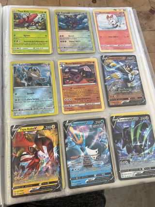 Álbum de cromos Pokémon sin revisar