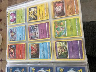 Álbum de cromos Pokémon sin revisar