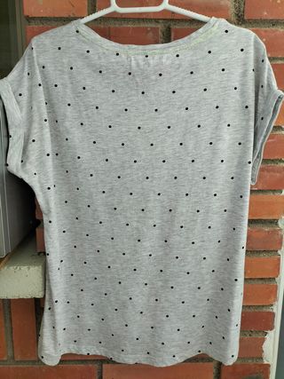 Camiseta gris lunares 