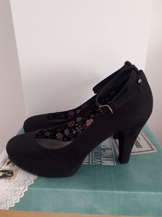 Zapatos Mustang tacón negros N°39