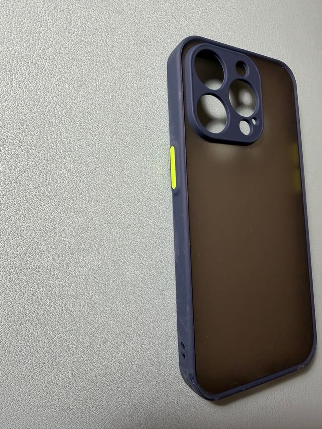 Funda iPhone 15 Pro Transparente Oscura