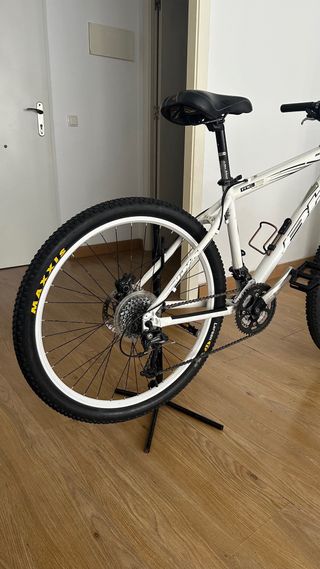 Bicicleta de Montaña BH + accesorios