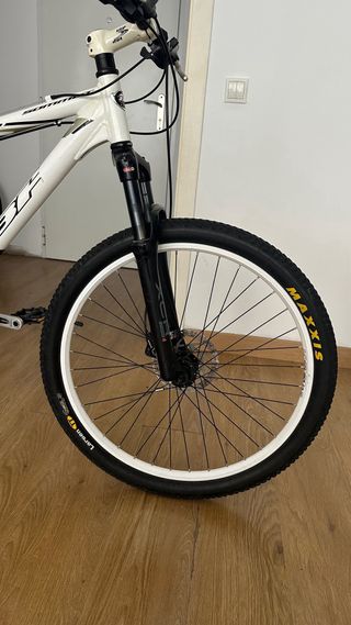Bicicleta de Montaña BH + accesorios