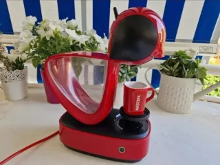 Cafetera Dolce Gusto Roja