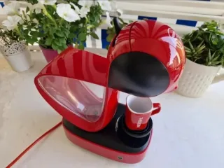 Cafetera Dolce Gusto Roja