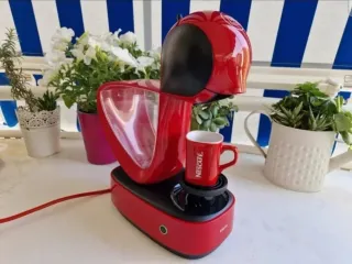 Cafetera Dolce Gusto Roja
